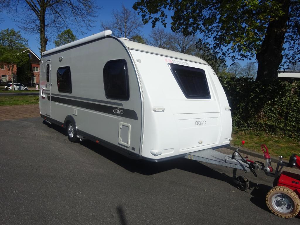 Adria Adiva 553 GERESERVEERD, Caravans en Kamperen, Caravans, Schokbreker, Bedrijf, 5 tot 6 meter, 1250 - 1500 kg
