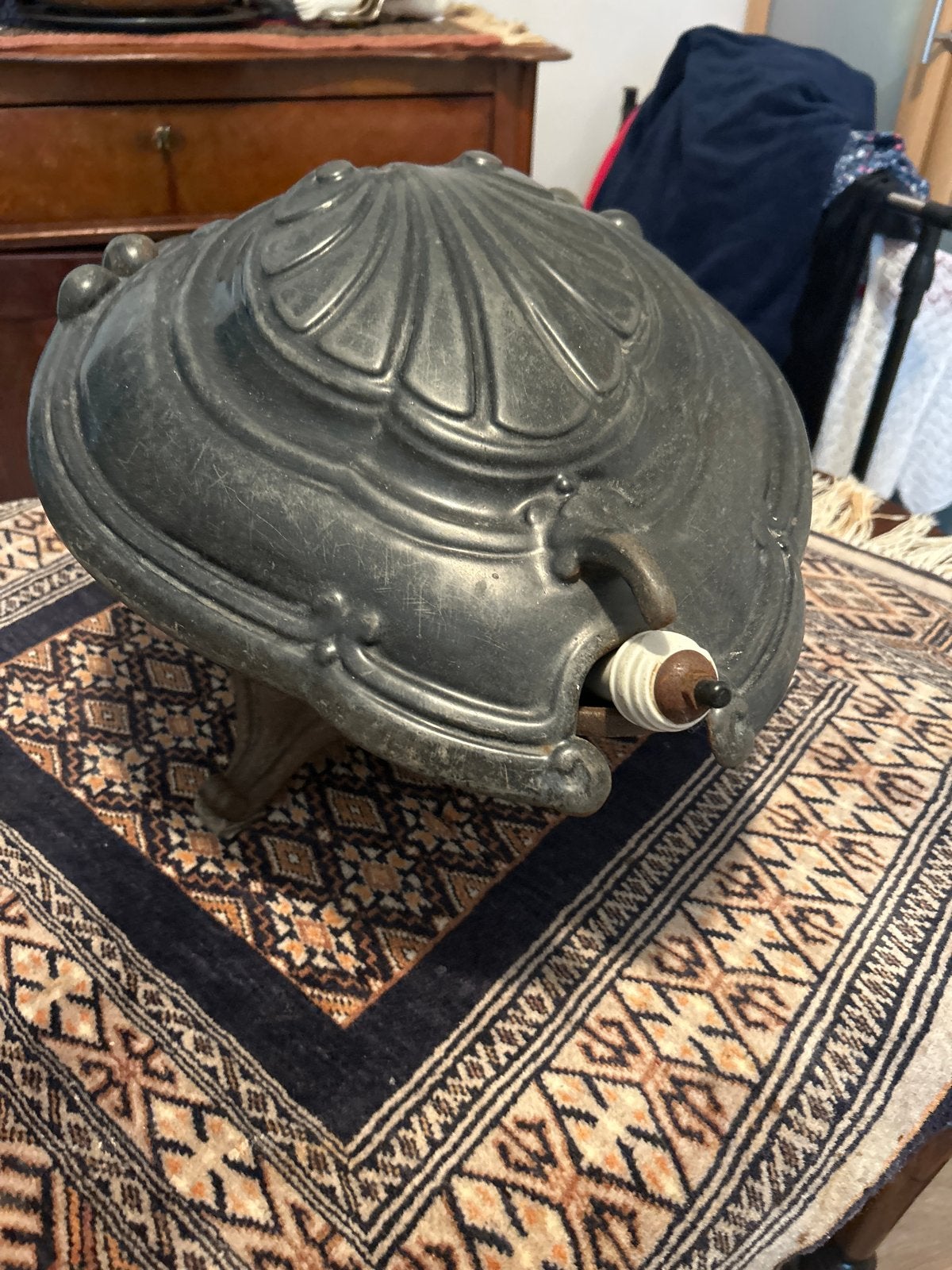 Antieke gietijzeren kolenbak, Ophalen