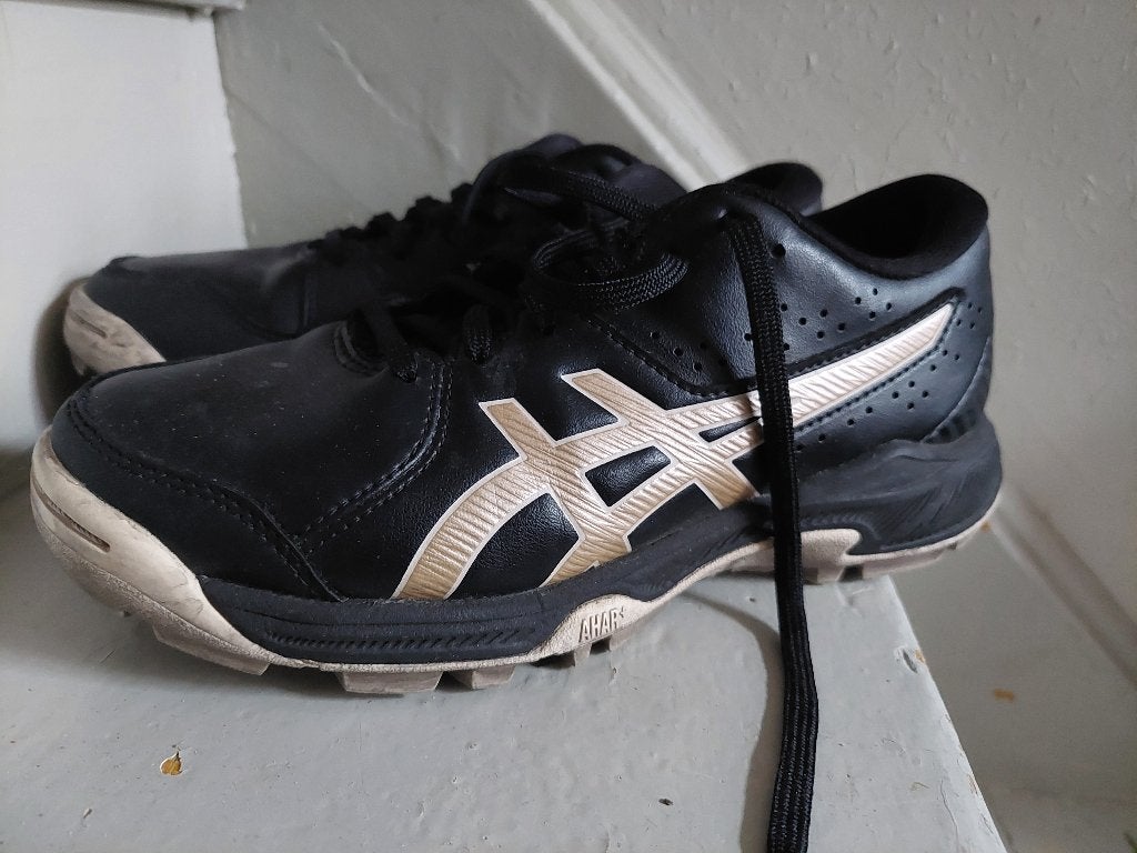 meisjes korfbal/hockey shoenen asics gel peake, Ophalen, Gebruikt, Schoenen