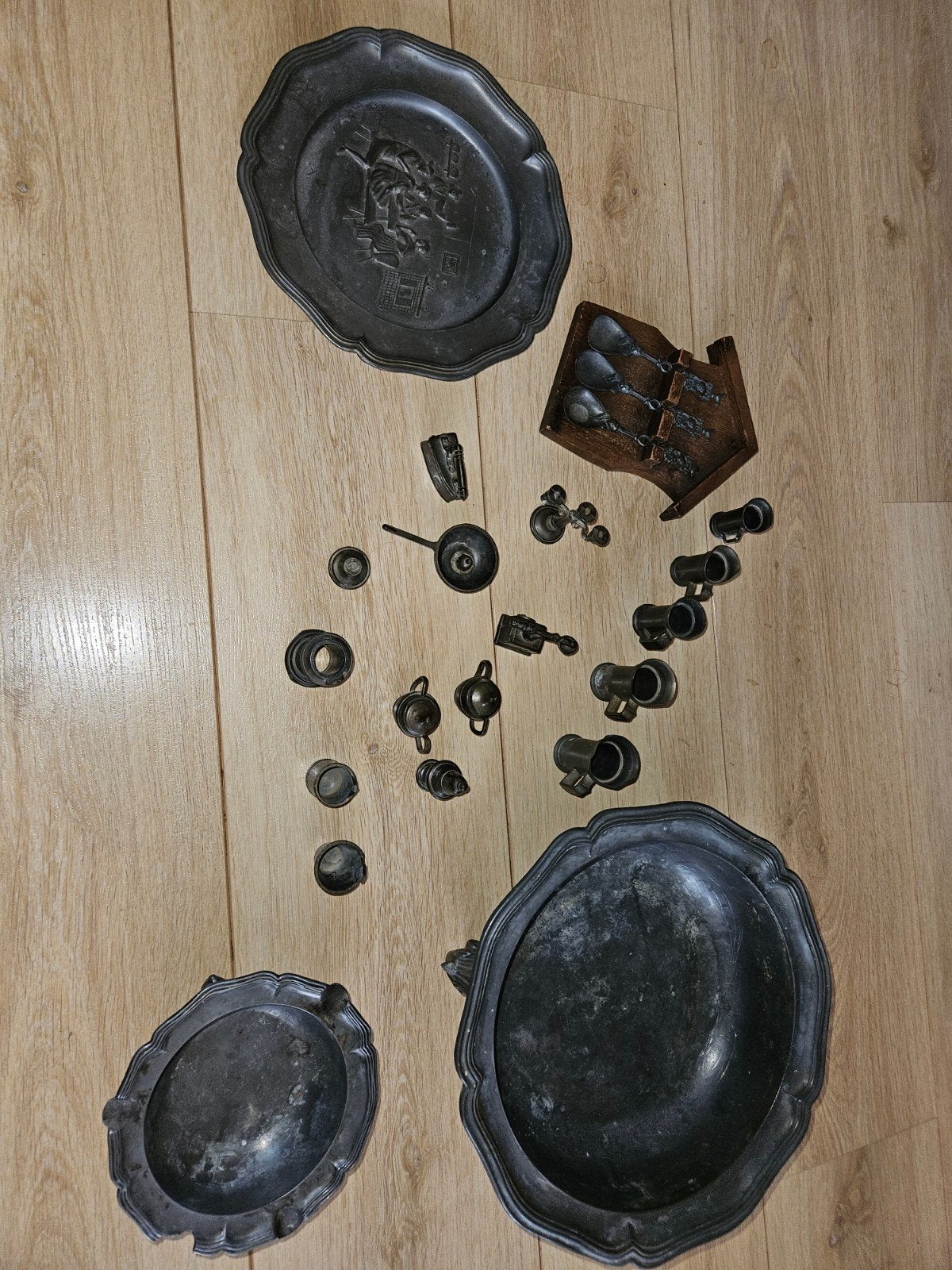 Antiek tinnen miniatuur servies en decoratie set, Ophalen