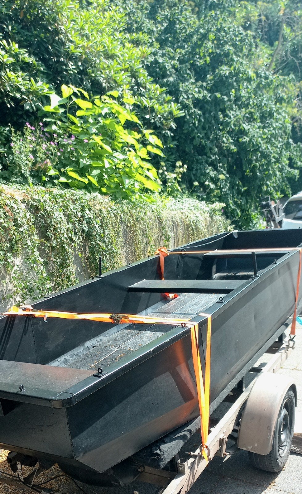 Robuuste visboot/roeiboot met trailer, Watersport en Boten, Ophalen, Gebruikt, Staal, Met trailer