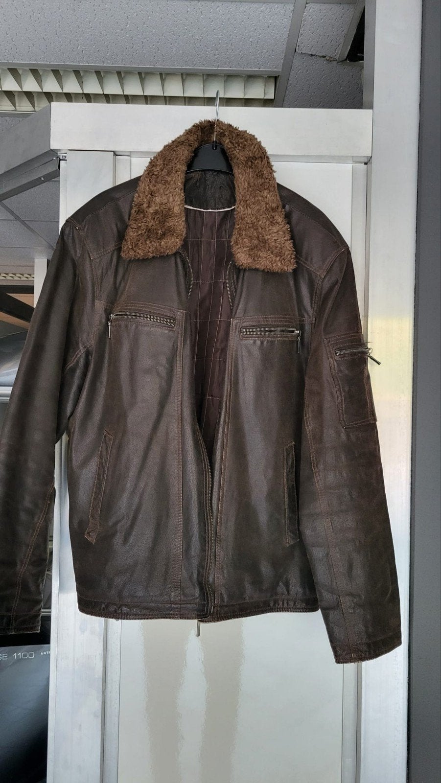 Stijlvol Bruin Leren Pilotenjack Bomberjack jack met Bontkra, Ophalen, Zo goed als nieuw, Maat 56/58 (XL), Bruin