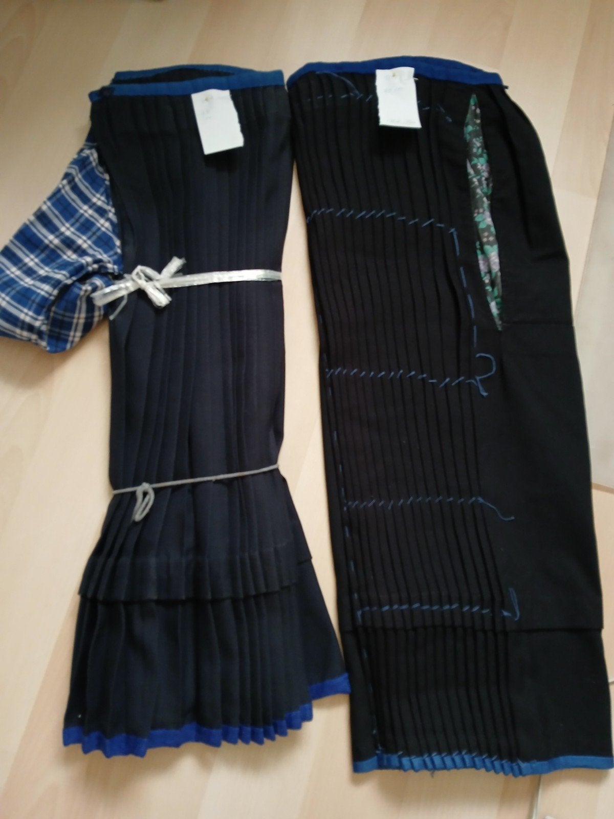 2 Terlenka Rokken - Staphorster Klederdracht, Antiek en Kunst, Antiek | Kleding en Accessoires, Ophalen of Verzenden