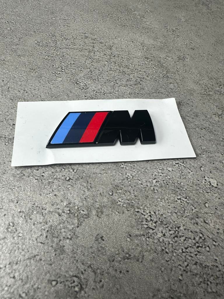 Bmw Mperformance logo emmblem set! Zwart/glans 5.5x2cm, Auto diversen, Tuning en Styling, Ophalen of Verzenden
