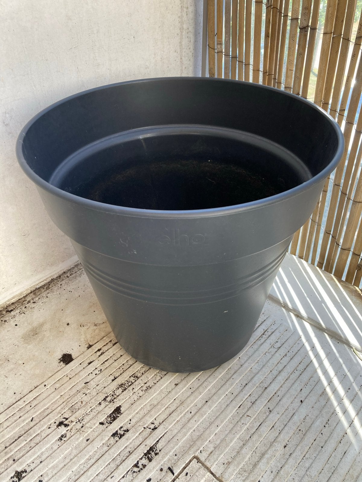 Grote zwarte ELHO bloempot met drainagegaten, 25 tot 40 cm, Kunststof, Gebruikt, Rond