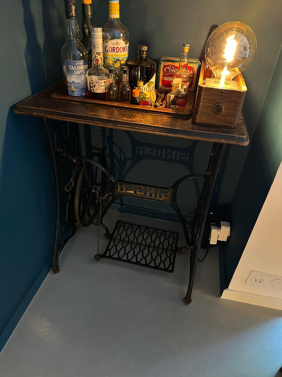 Unieke Singer naaimachine whiskey/drankentafel, Antiek en Kunst, Ophalen