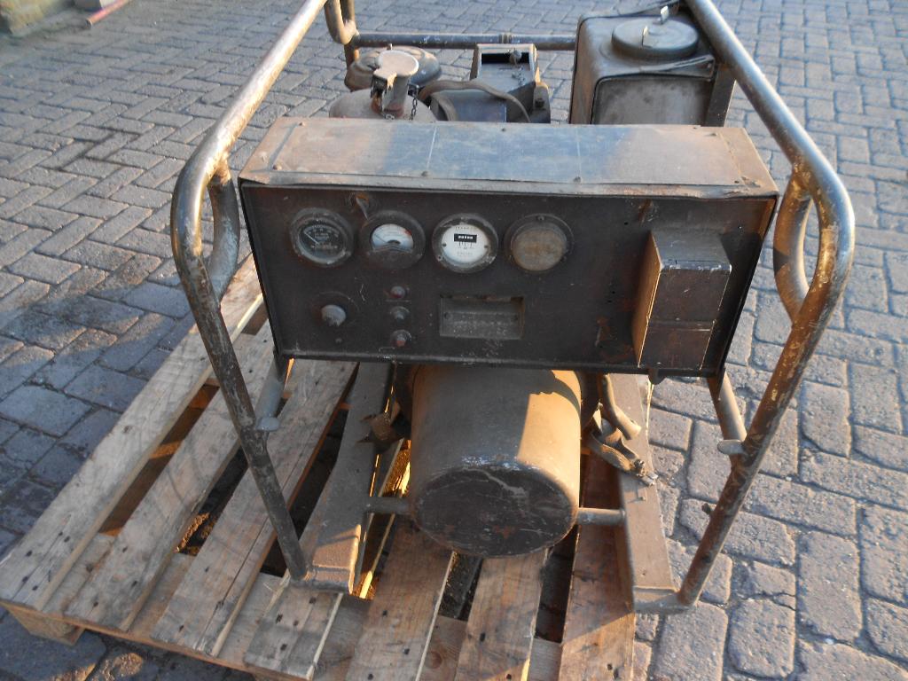 OUDE GENERATOR OPKNAPPER, Ophalen