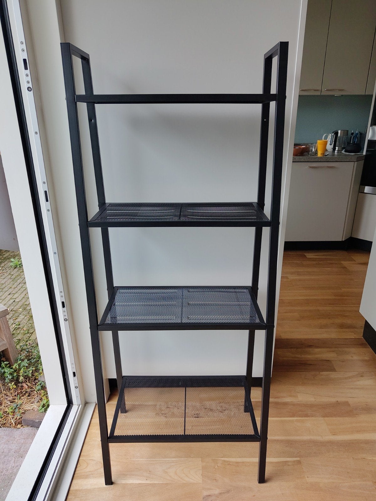 Zwart metalen wandrek met 3 planken, Ophalen, Met plank(en), 100 tot 150 cm, Ruimtelijk