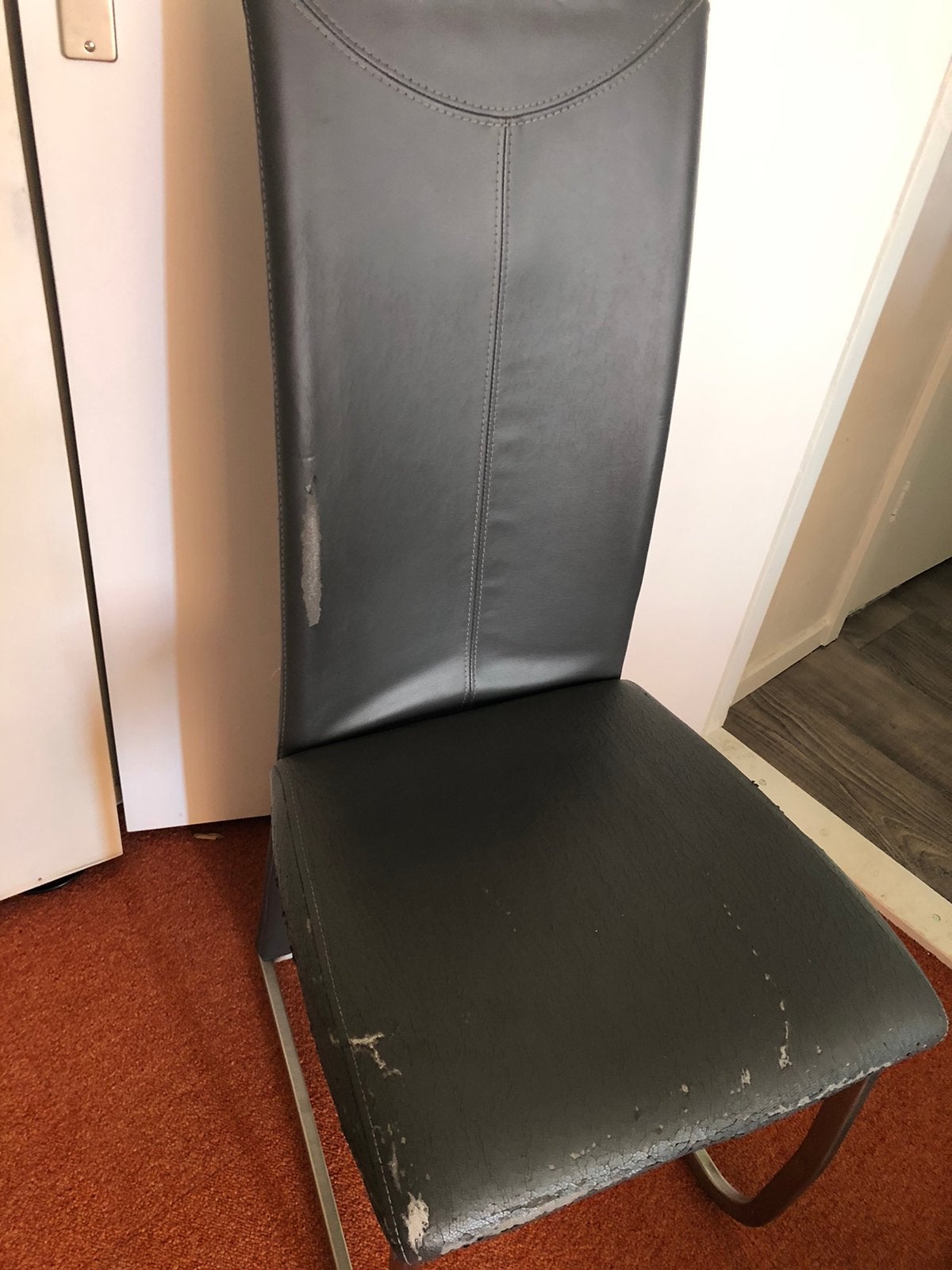 Gratis af te halen 4 eetkamerstoelen, Huis en Inrichting, Stoelen, Ophalen of Verzenden, Zo goed als nieuw, Zwart, Eén