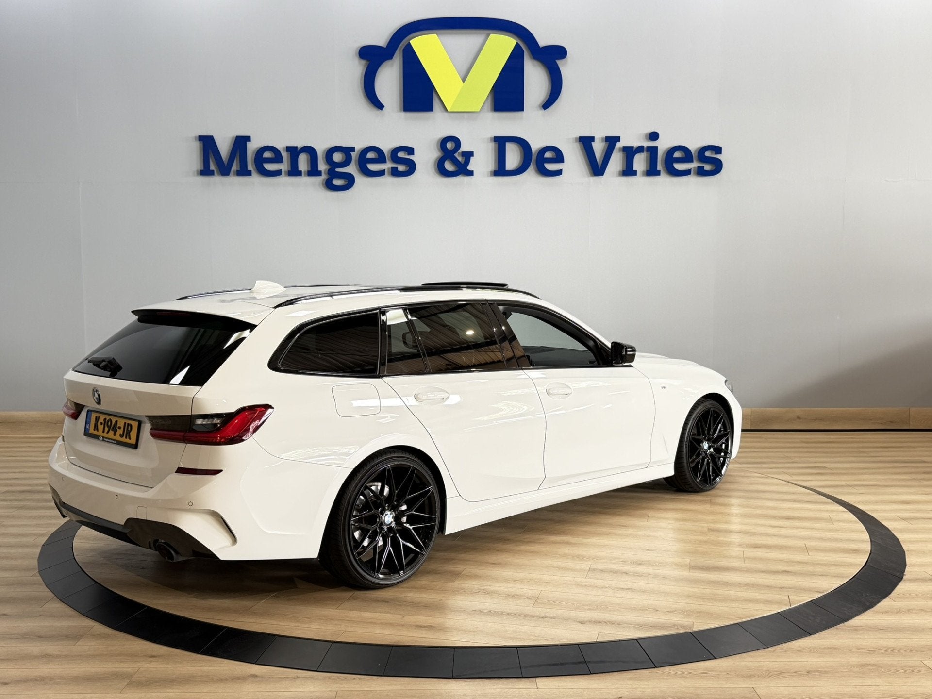 BMW 3 Serie Touring 318i M Sport Executive Edition Airco ECC, Automaat, Achterwielaandrijving, Gebruikt, Wit