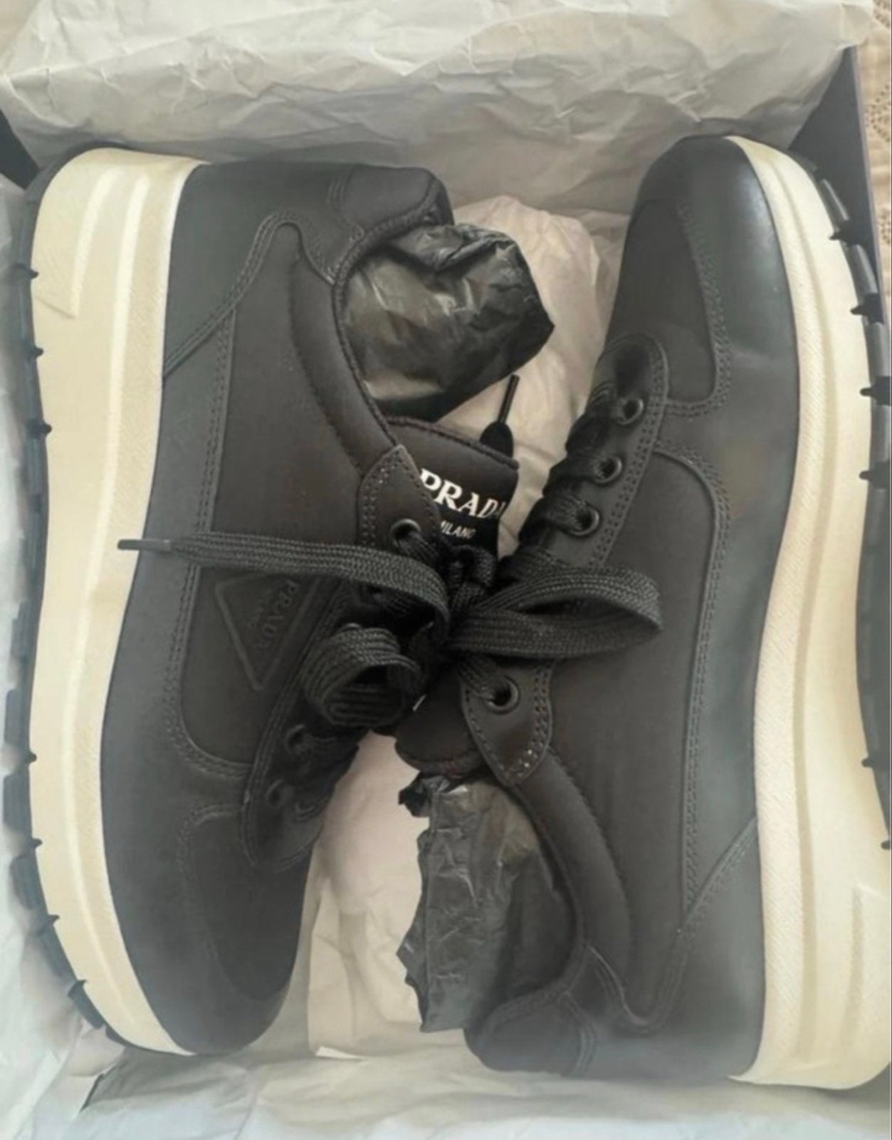 Prada Re Nylon Milano Sneakers 40,5 - Zo goed als nieuw, Ophalen of Verzenden, Zo goed als nieuw, Zwart, Sneakers of Gympen