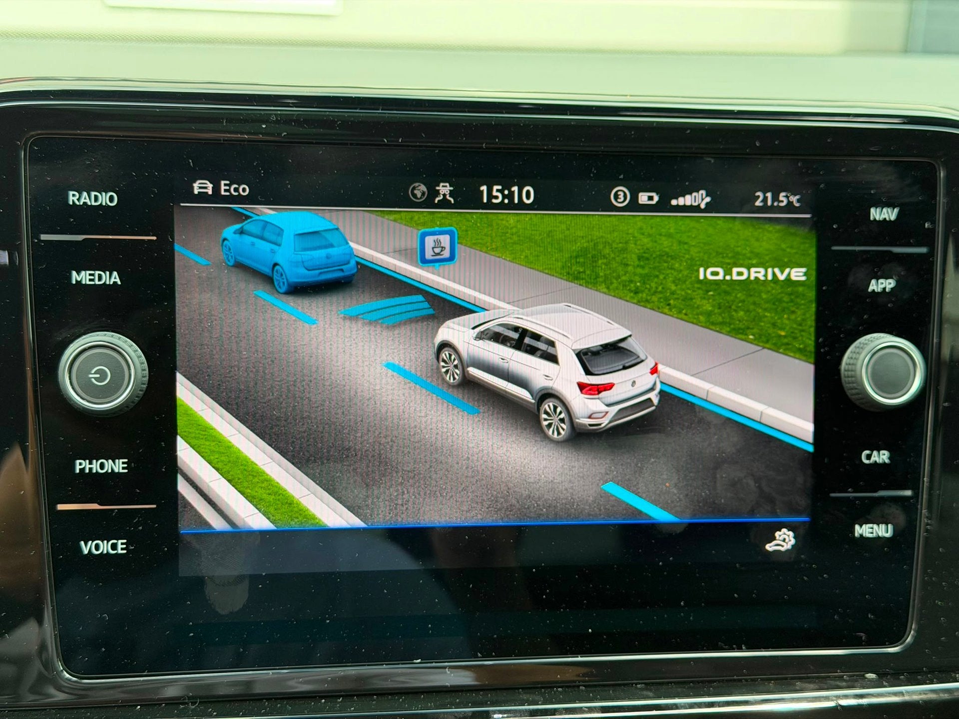 Foto 23 van Volkswagen T-ROC 1.5 TSI 3xR-Line Pano/IQ/Keyless/Camera/BTW