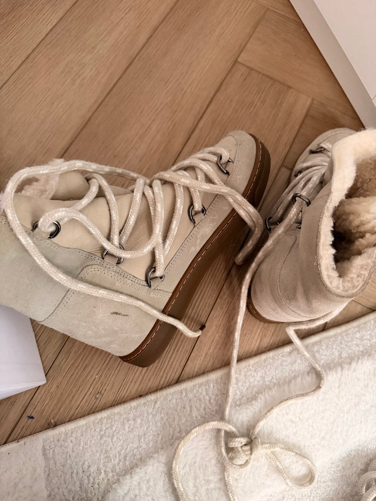 Isabel Marant Nowles Shearling Boots - Beige, Kleding | Dames, Schoenen, Beige, Lage of Enkellaarzen, Ophalen of Verzenden, Zo goed als nieuw