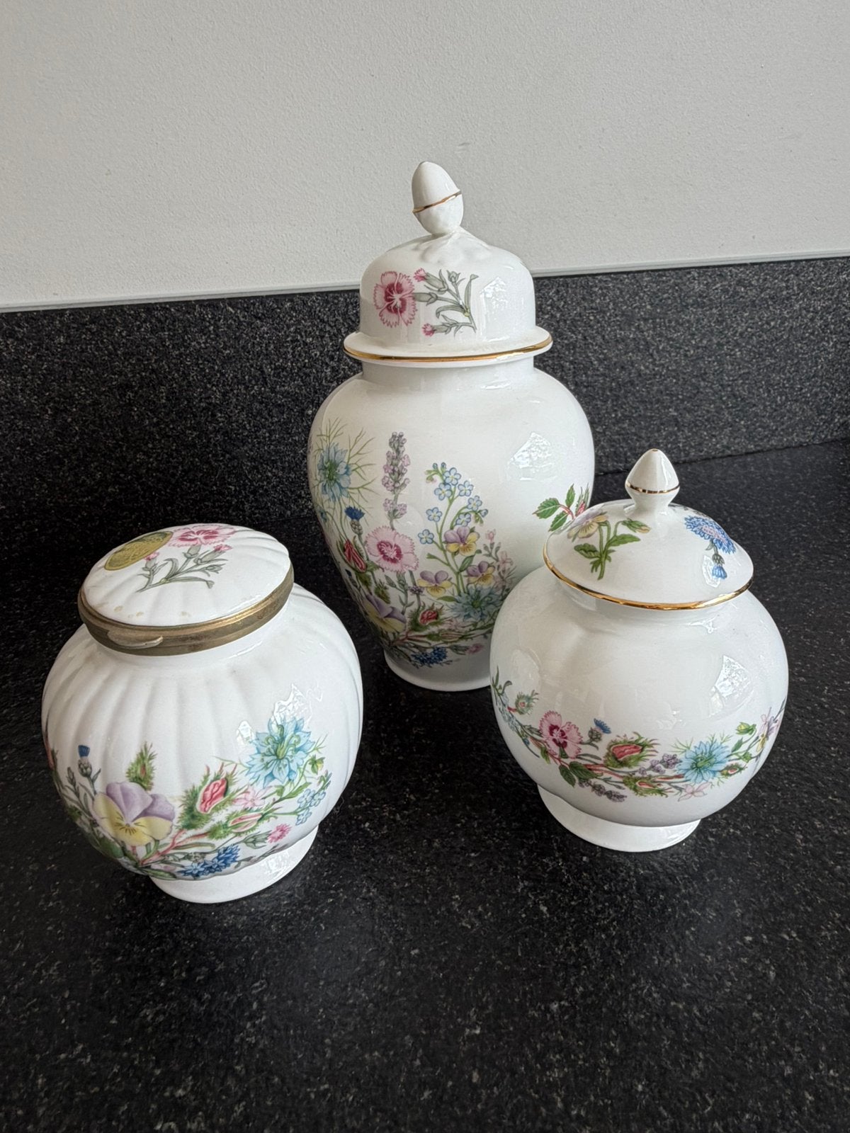 Aynsley Wild Tudor, Ophalen