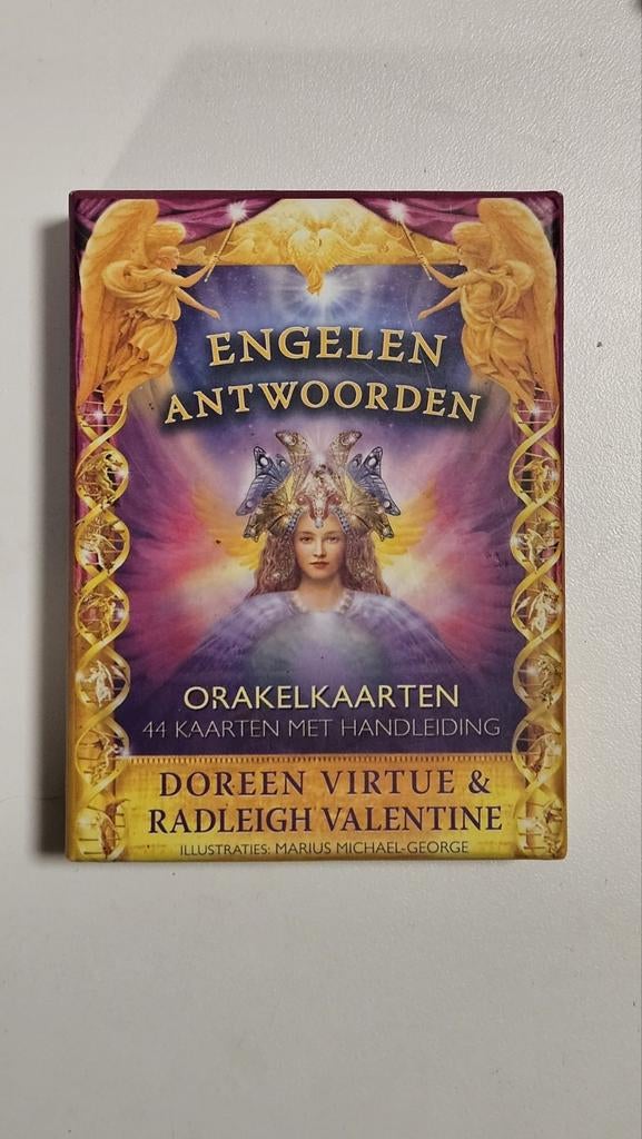 Radleigh Valentine - Engelen antwoorden orakelkaarten, Tarot of Kaarten leggen, Overige typen, Ophalen of Verzenden, Zo goed als nieuw