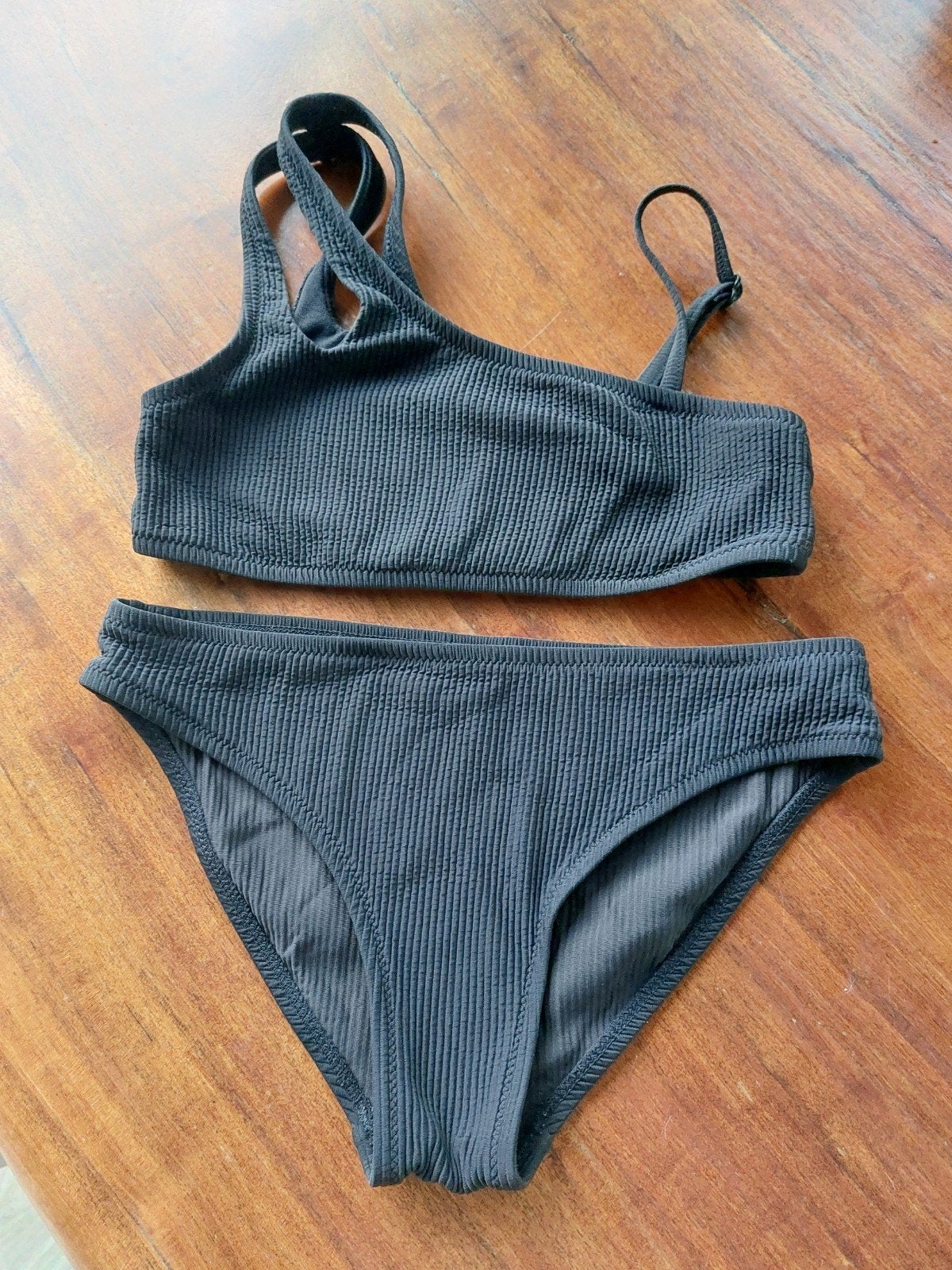 Zwarte geribbelde bikini set maat 140-146, Kinderen en Baby's, Kinderkleding | Kinder-zwemkleding, Ophalen of Verzenden, Zo goed als nieuw