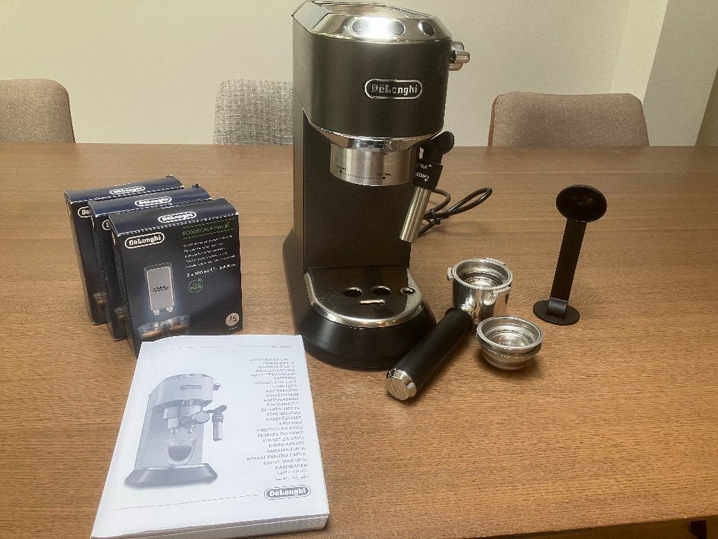De "Longhi espressomachine Dedica EC685, Ophalen, Espresso apparaat, Zo goed als nieuw, 2 tot 4 kopjes
