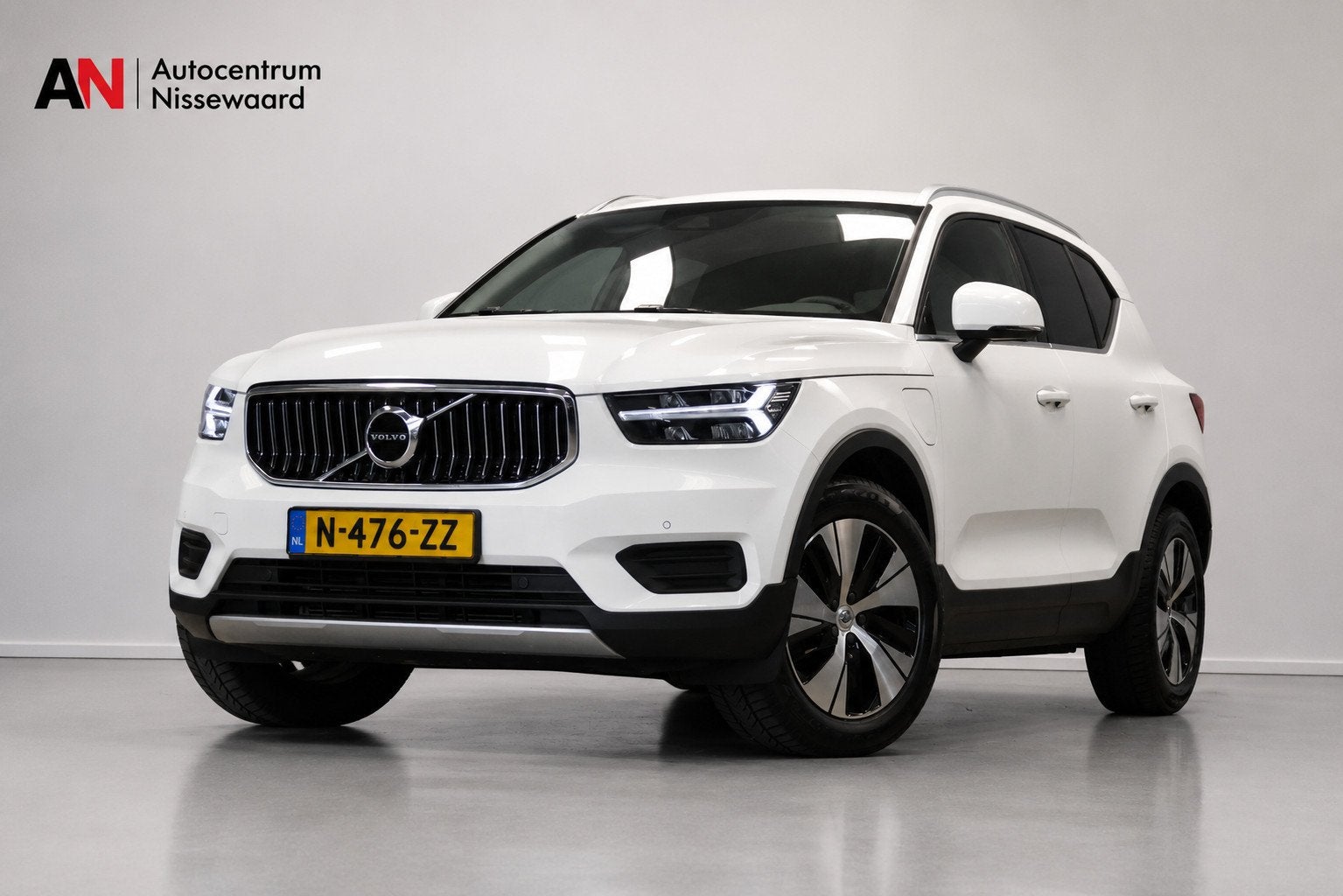 Volvo XC40 1.5 T4 Recharge Inscription Expression |Stoelverw, Stof, 129 pk, Wit, Bedrijf