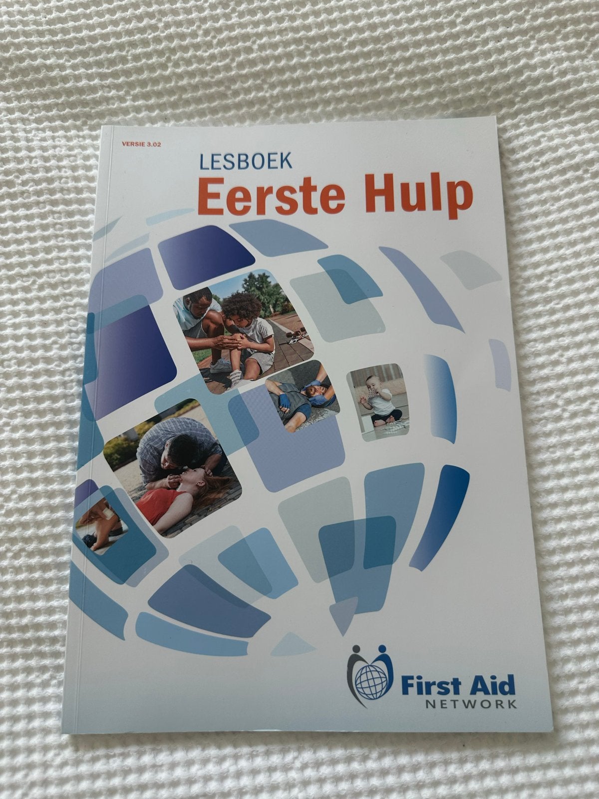 Lesboek Eerste Hulp - First Aid Network (Versie 3.02), Ophalen of Verzenden, Zo goed als nieuw, Overige niveaus
