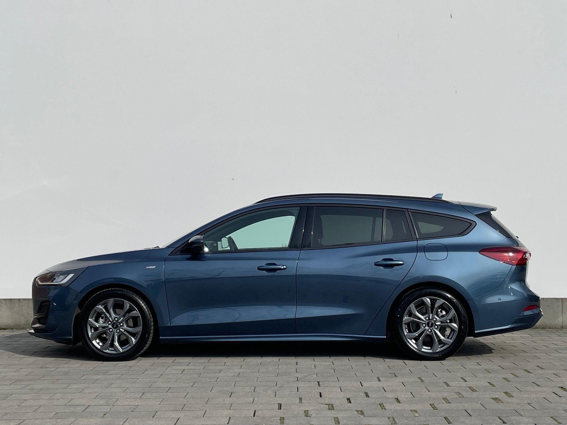 Ford FOCUS Wagon ST-line Ecoboost Hybrid 155 pk | Winter Pac, Stof, Gebruikt, 1404 kg, Blauw