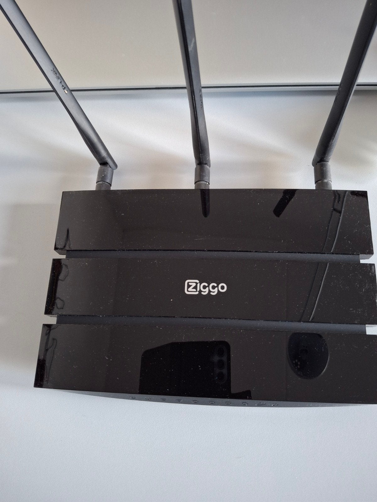Ziggo Connectbox Router met 3 antennes, Ophalen, Gebruikt, Router met modem, Ziggo