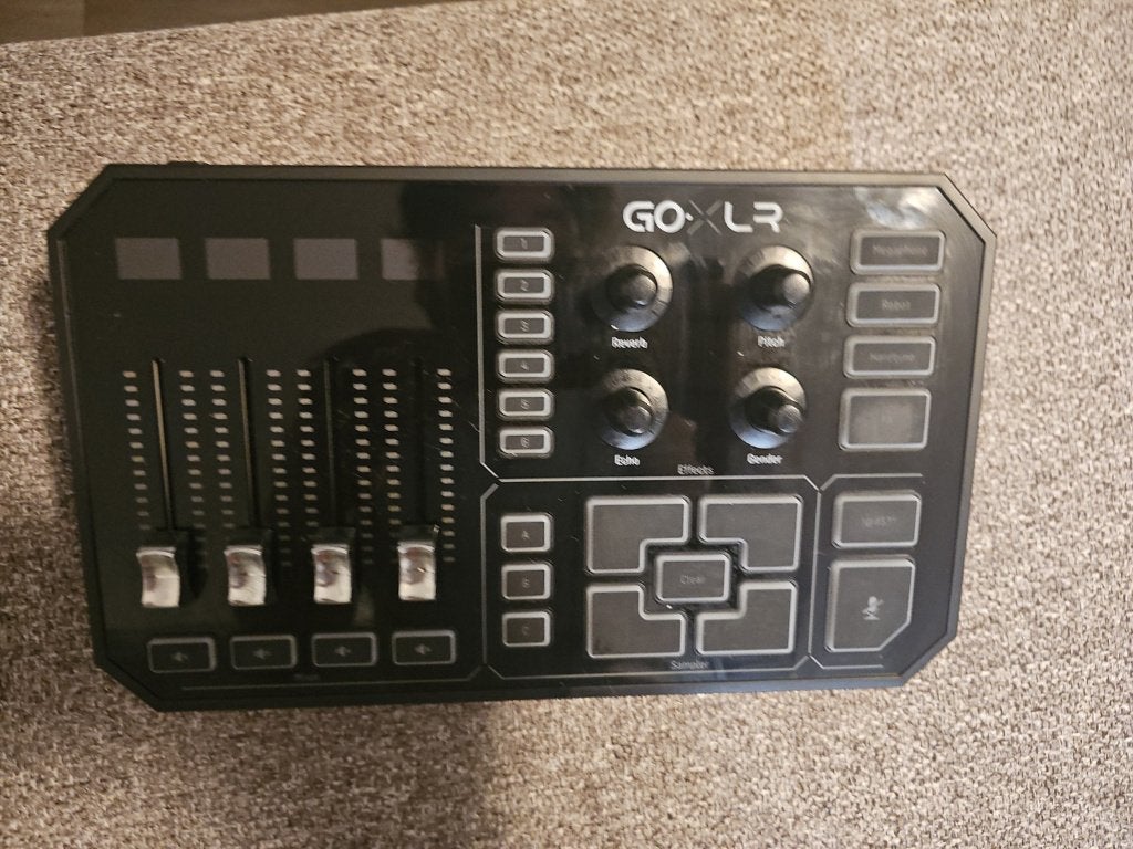 TC Helicon GoXLR Mixer voor Streamers en Gamers, Ophalen, Gebruikt, Minder dan 5 kanalen, Microfooningang