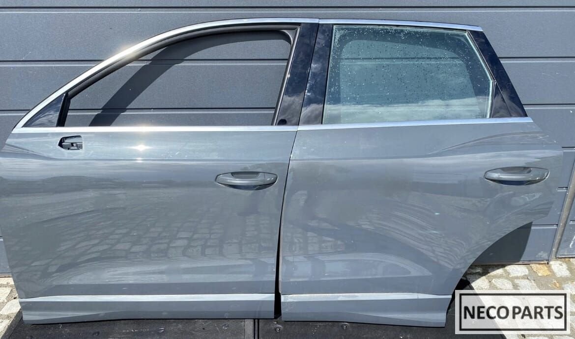 AUDI Q3 83A PORTIER DEUR LX7M KLEUR ALLES LEVERBAAR !!!, Gebruikt, -, Achter, -