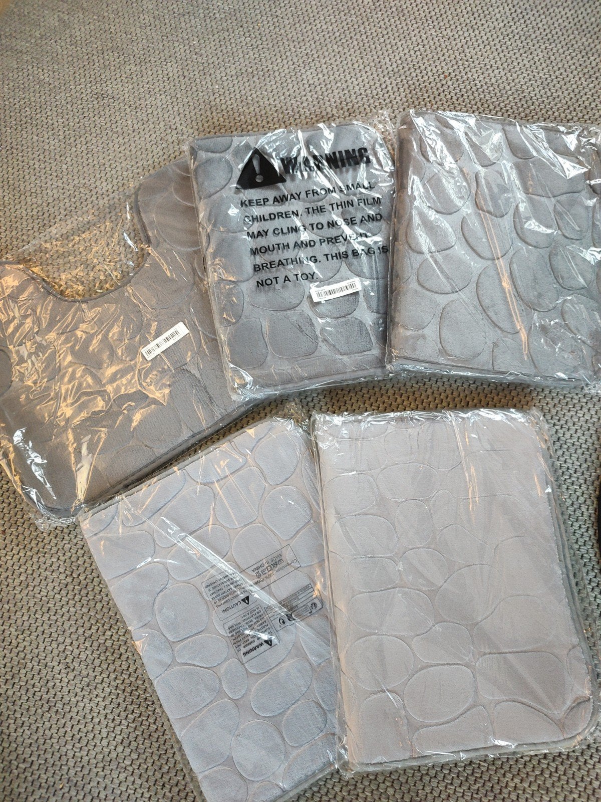 Nieuwe grijze badmatten set - 5 stuks, Ophalen of Verzenden, Nieuw, Grijs, Badmat