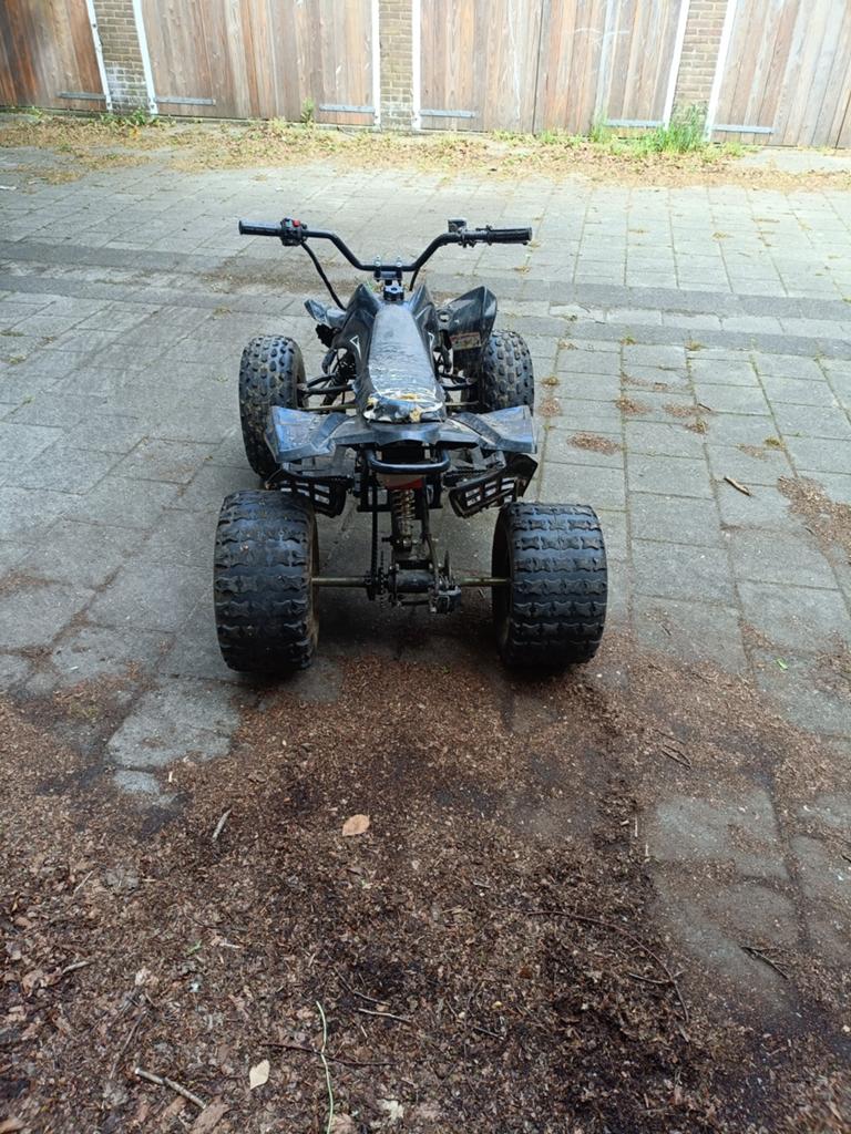 Quad zonder motor, met kappen - voor onderdelen, Motoren