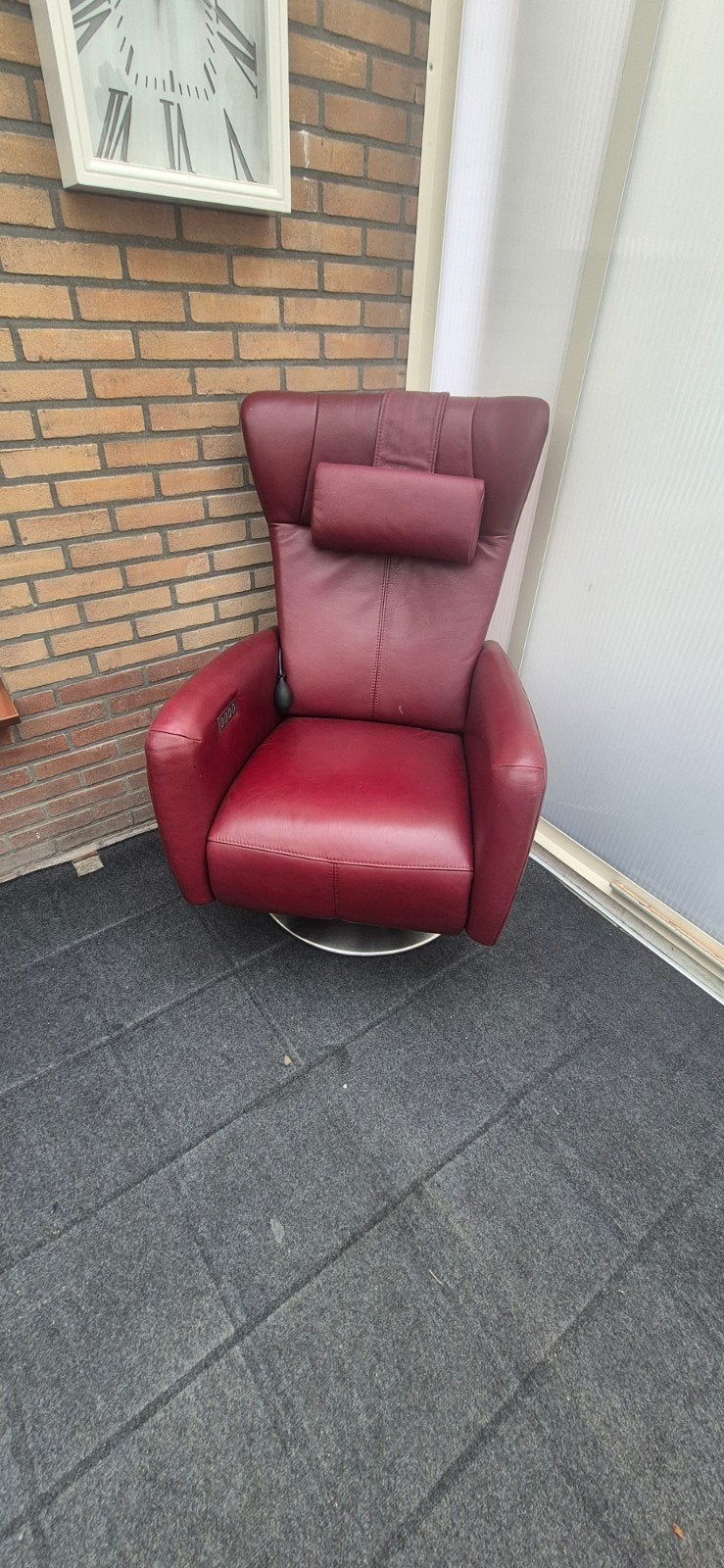 Comfortabele rode relaxfauteuil, 1 jaar gebruikt, Ophalen, Modern, Comfort, Leer, Zo goed als nieuw