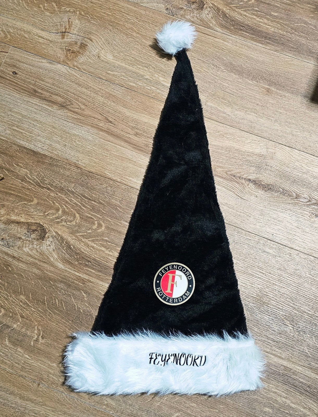 Feyenoord Kerstmuts, Diversen, Ophalen