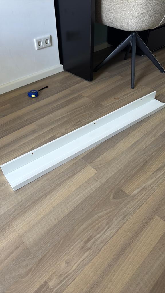 Ikea schilderijenplank 115 cm lang, Ophalen, Zo goed als nieuw, Mdf, Plinten