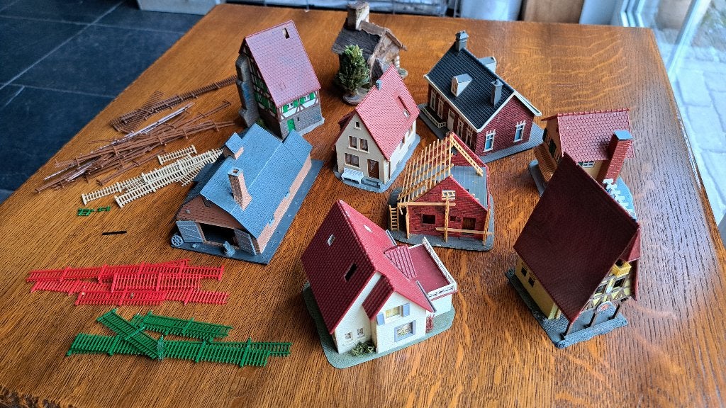 Diverse vintage modelbouw huizen en miniaturen, Hobby en Vrije tijd, Gebruikt, Gelijkstroom of Wisselstroom, Overige typen, Ophalen