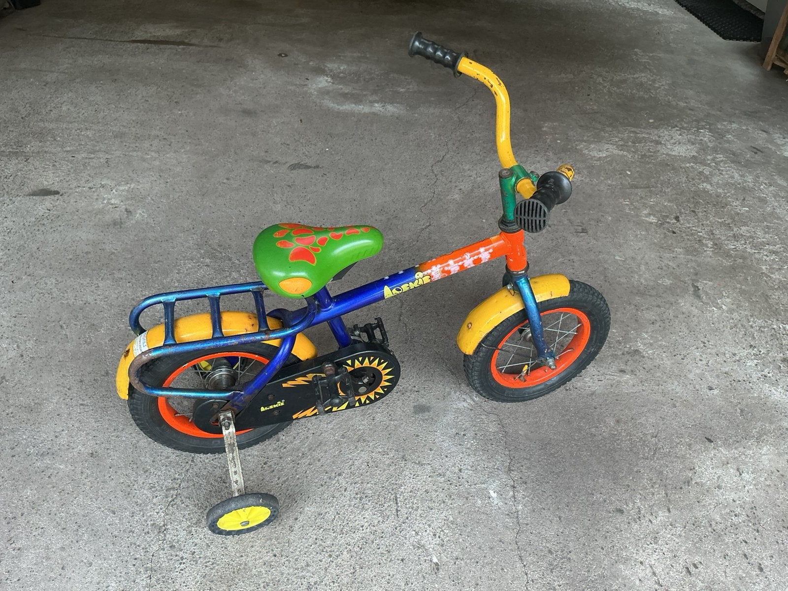 Kinderfietsje met zijwieltjes, Fietsen en Brommers, Ophalen, Terugtraprem, Zijwieltjes, Gebruikt