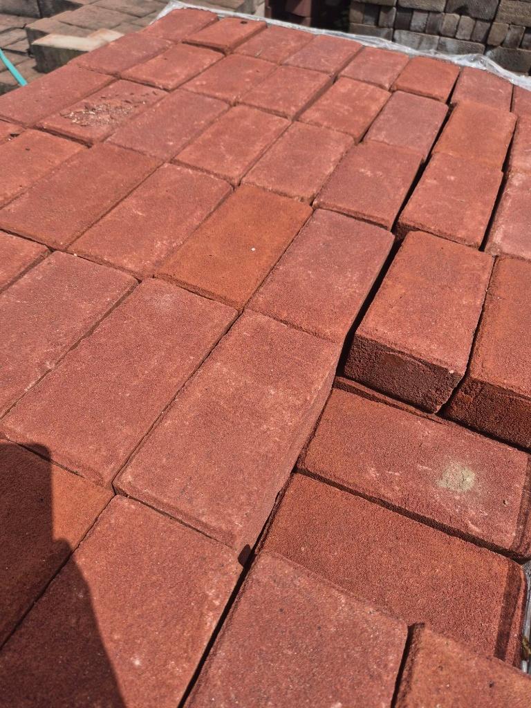 Straatbakstenen kf 7cm kleur rood te koop, Ophalen, Keramiek, Klinkers, Zo goed als nieuw