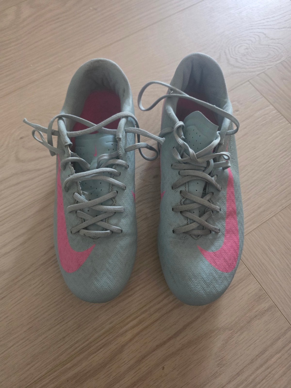 Nike voetbalschoenen maat 39, Sport en Fitness, Voetbal, Maat XS of kleiner, Ophalen of Verzenden, Schoenen