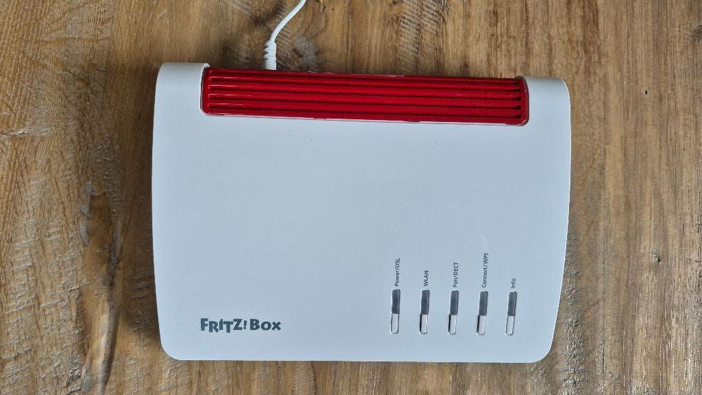 Fritzbox 7590 LL, Computers en Software, Routers en Modems, Ophalen of Verzenden, Gebruikt, Router met modem, Fritz!box