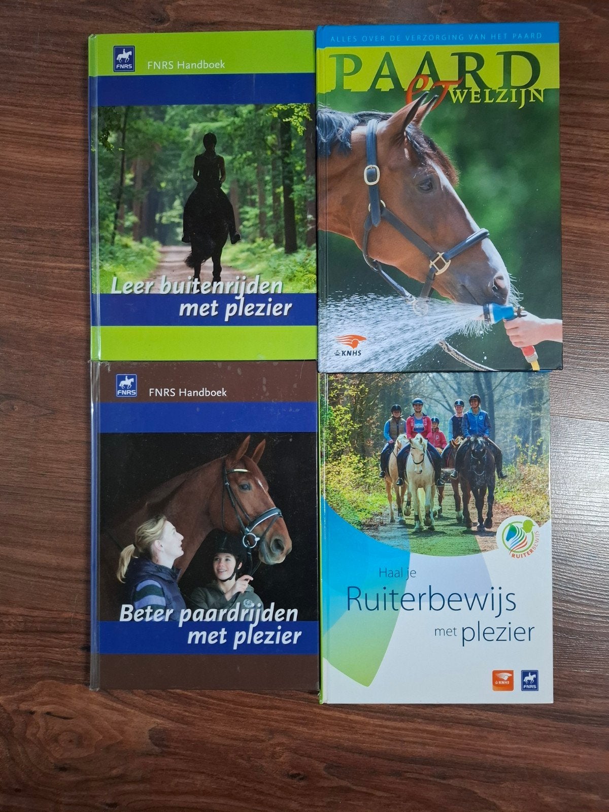 paarden boeken fnrs, Ophalen, Zo goed als nieuw, Paarden of Pony's