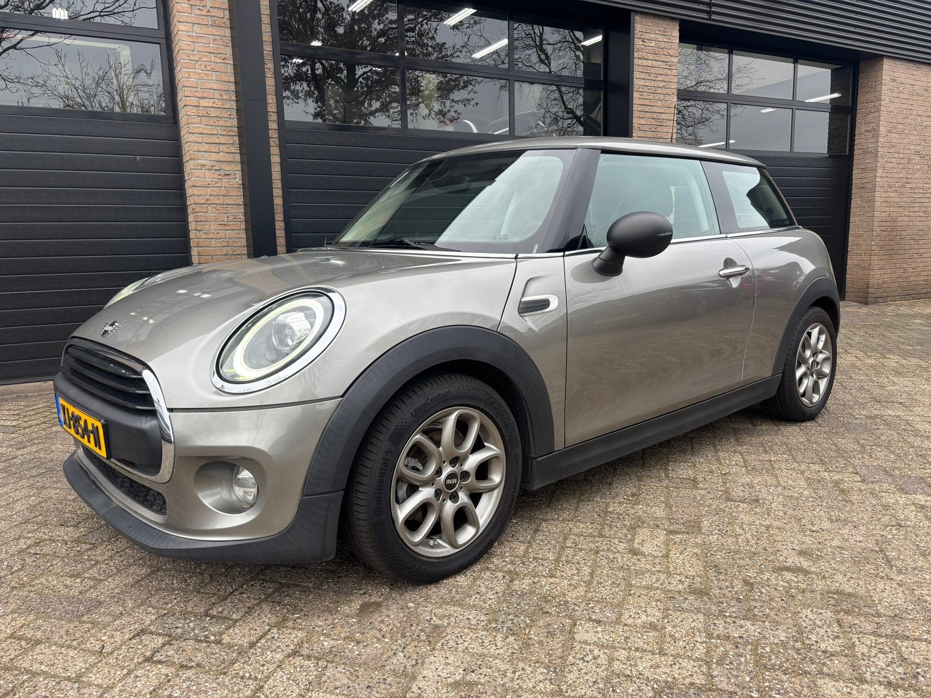 Mini Mini 1.5 One Pepper Navi, Auto's, Voorwielaandrijving, Stof, Gebruikt, 4 stoelen