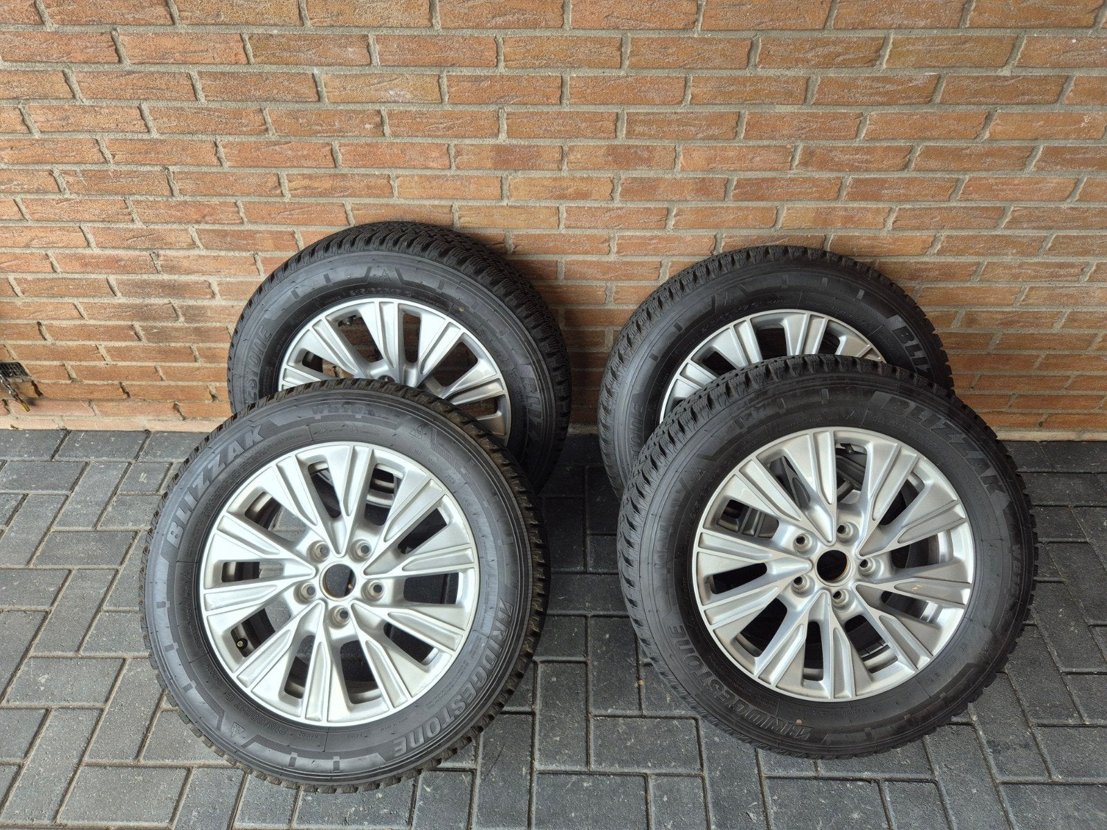 VW T7 Multivan/Transporter 17" Dundrod velgen met winterband, Auto-onderdelen, Banden en Velgen, Ophalen, Banden en Velgen, 17 inch