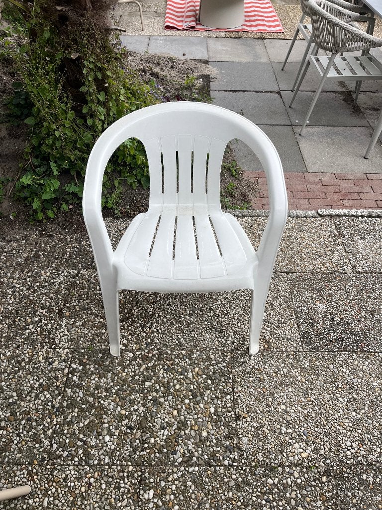 Vijf witte stapelstoelen, Ophalen, Gebruikt, Kunststof, Stapelbaar