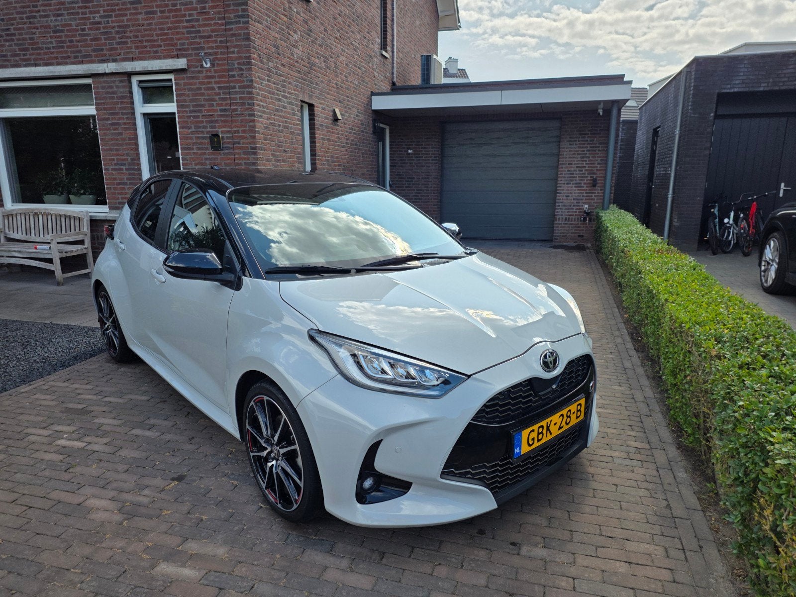 Toyota Yaris 1.5 Hybrid 116pk CVT 2022 Wit, 450 kg, Zwart, Wit, 1490 cc