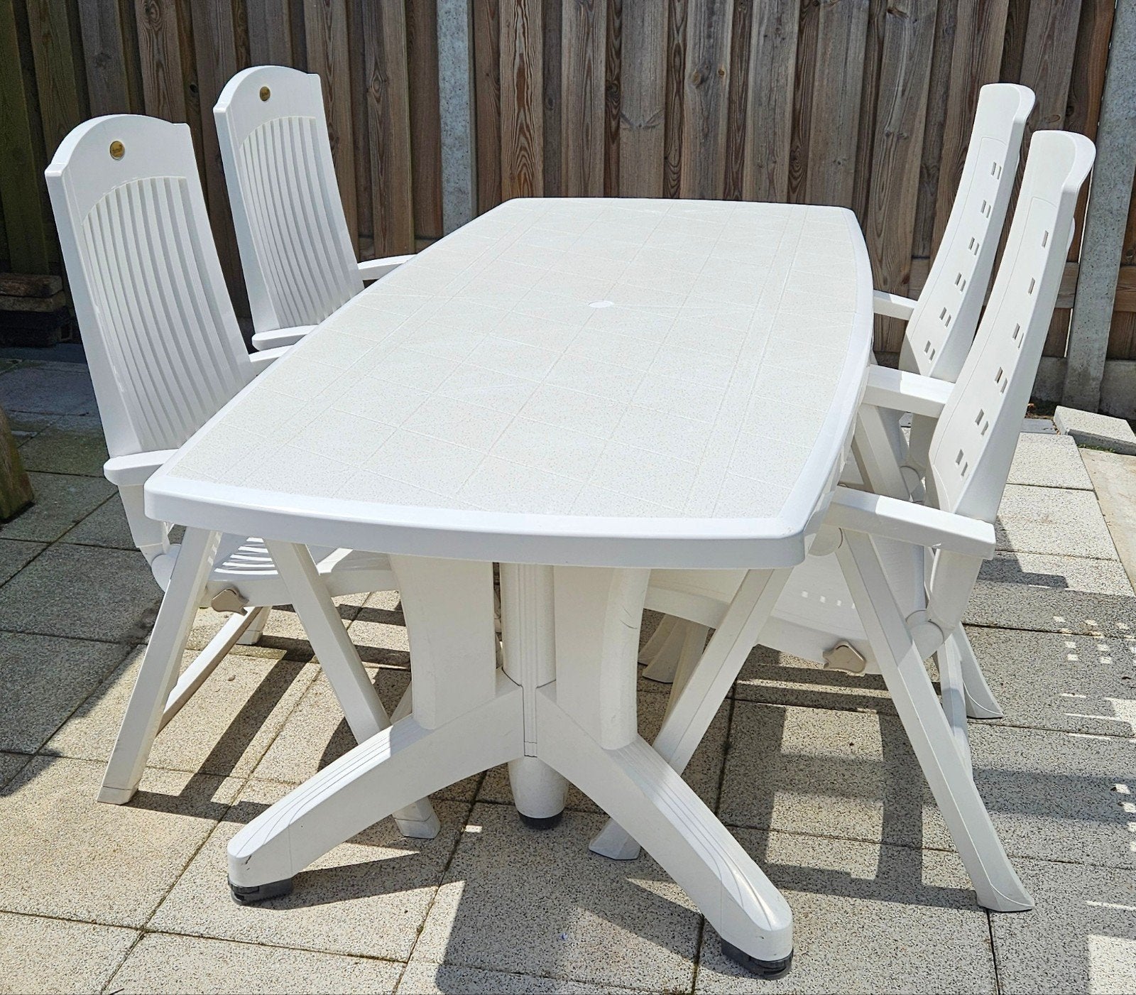Witte kunststof tuinset met 5 stoelen, Tuin en Terras, Ophalen, Kunststof, Gebruikt, 6 zitplaatsen