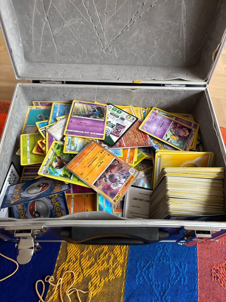 Bulk pokemon collectie inclusief ash pikachu etc, Ophalen, Gebruikt, Meerdere kaarten, Foil