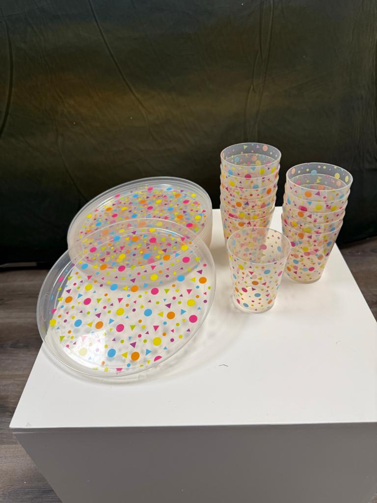 Vrolijk servies set met stippen en driehoeken, Ophalen, Gebruikt