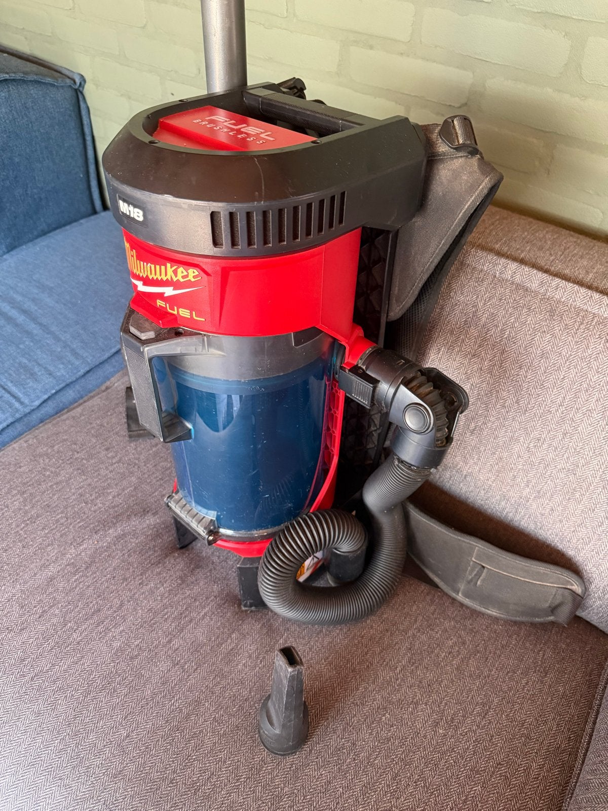 Milwaukee M18 Rugstofzuiger - Draadloos en Krachtig, Ophalen, Overige merken, Draadloos, Zo goed als nieuw