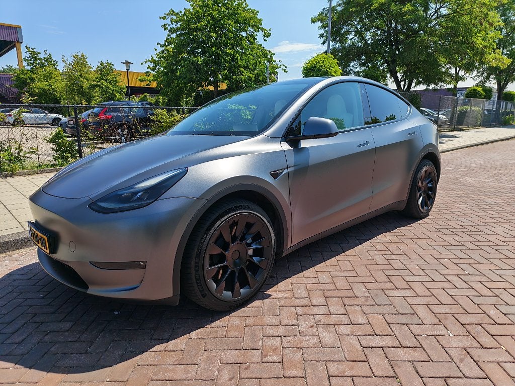 Tesla Model Y Long Range AWD – Unique Satin Dark Grey Wrap, 495 min, 258 pk, Origineel Nederlands, Vierwielaandrijving
