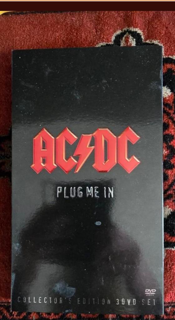 Ac/dc  plug me in dvd  box set collecters itum ac dc, Cd's en Dvd's, Ophalen of Verzenden, Zo goed als nieuw, Poprock