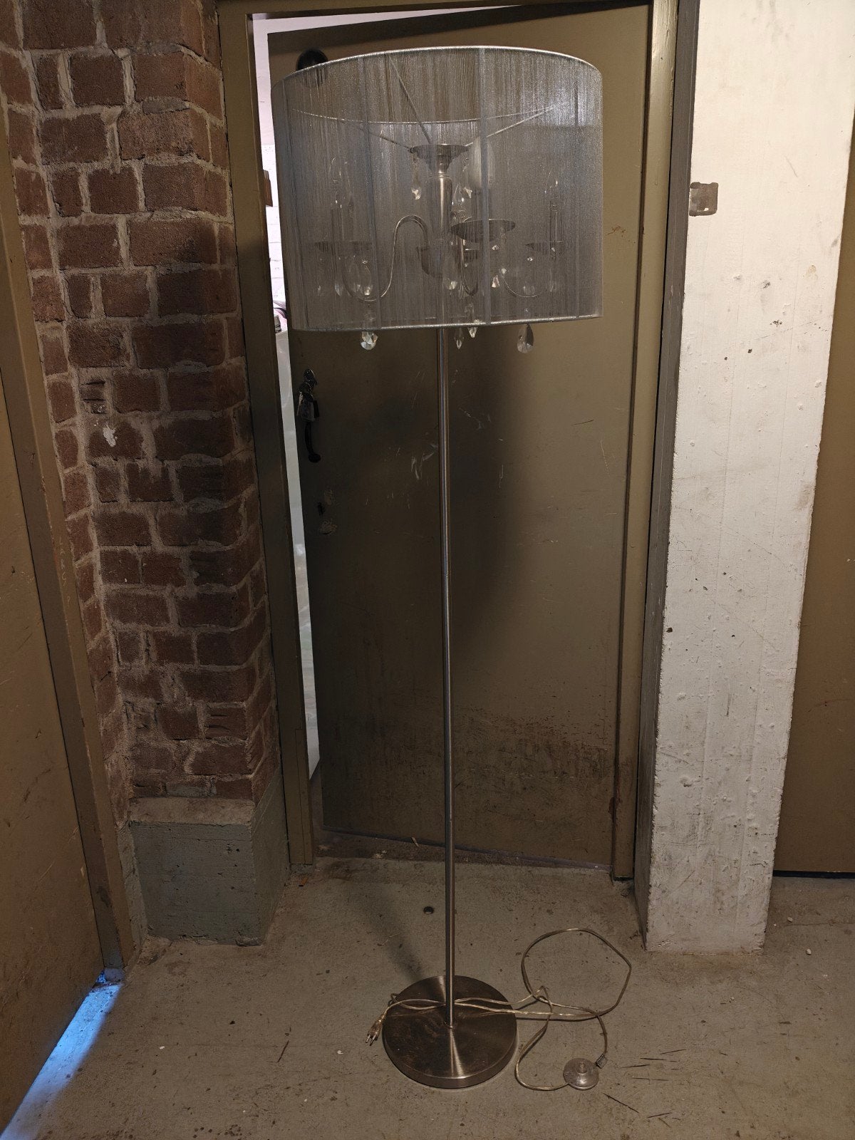 Elegante staande lamp met kristallen en stoffen kap, Huis en Inrichting, Lampen | Vloerlampen, Ophalen, Gebruikt, Glas, E14 (klein)
