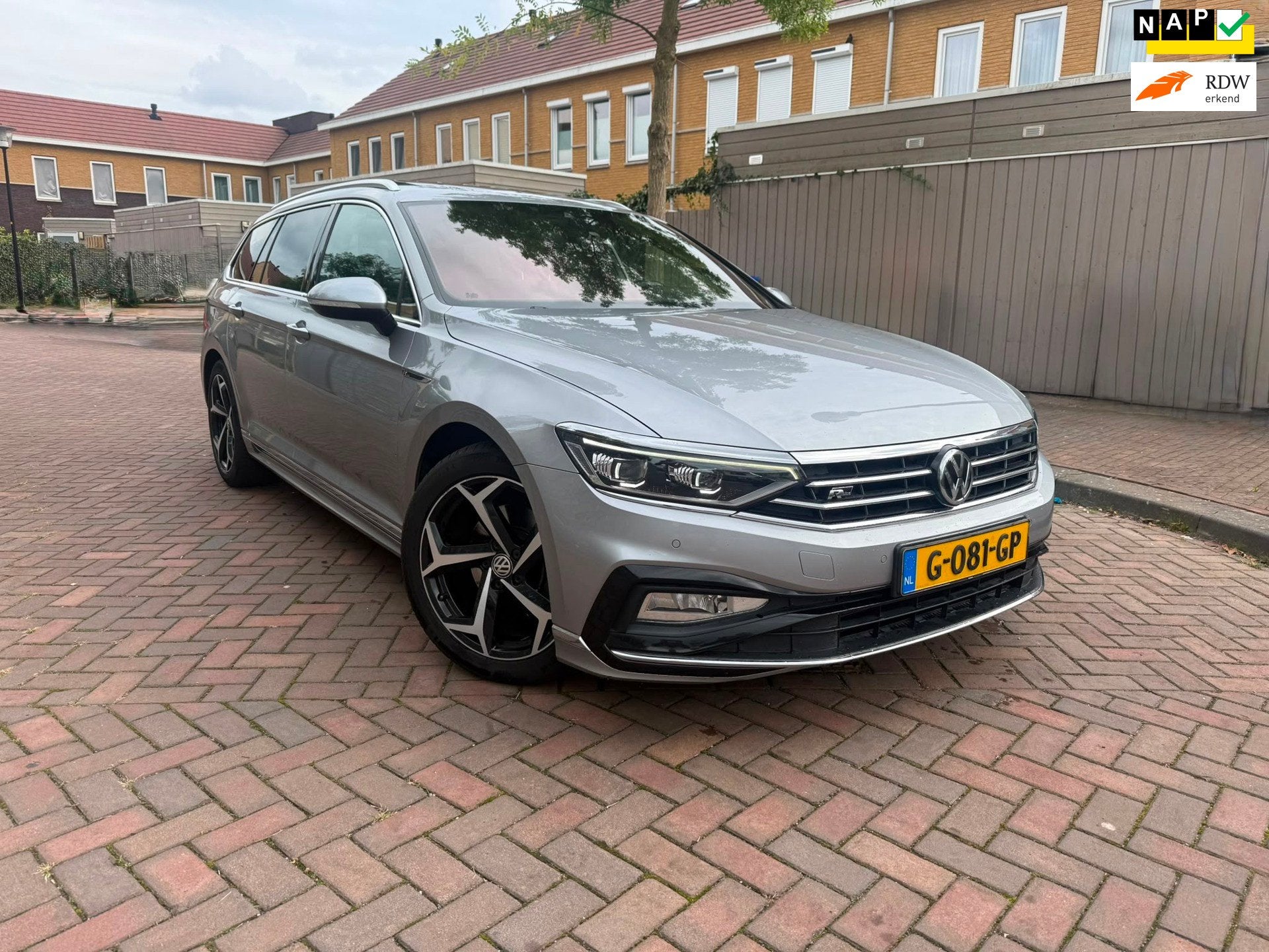 Volkswagen Passat Variant 1.5 TSI Executive R-Line * Facelif, Auto's, Dealer onderhouden, 730 kg, 4 cilinders, 150 pk